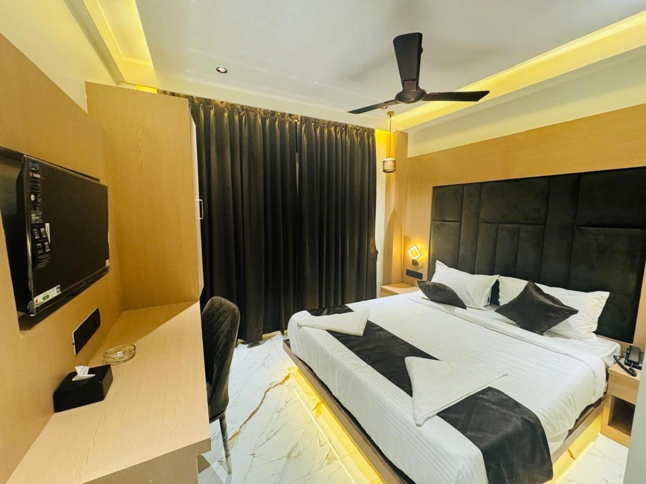 Hotel Windsor Castle Mumbai Exteriör bild